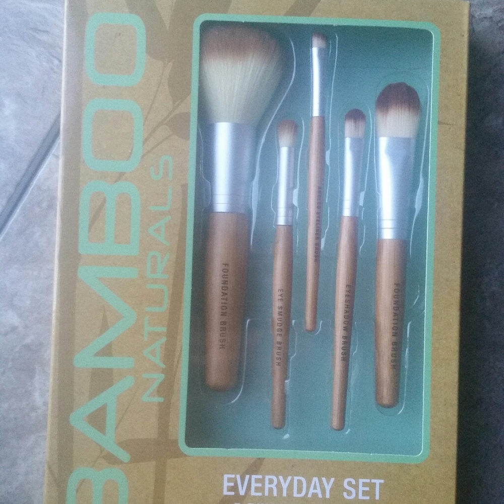 Makeup brushes